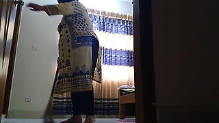 Office Boss Fuck a Arabian Muslim Maid When She Was Clean Office Room!