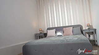 Sexy Mature Lady Seduces Handy Youngster