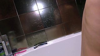 27yo Raquel Showering and Masturbating with Dildo in Bath