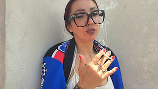 a new relaxing break with smoking and the beautiful Lavinia