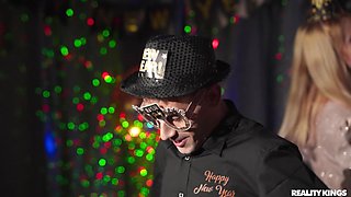 Crazy College GFs Wish You Happy New Year - Cummy College New Years - Audrey Reid and Jordi El Nino Polla