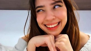 Hot Babe Masturbates with Sex Toy on Webcam for Boys