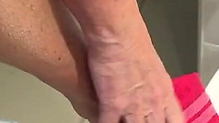 Mrs Mature Feet Getting Ready to Shower 556