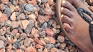 Thick Ebony Thighs N BBW Mature Feet with Plump Juicy Yellow Toes