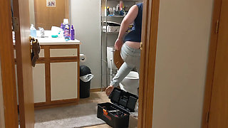 Female plumber's buttcrack