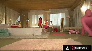 Twenty-one sextury - flexible latin Geisha Kyd seduced mid-workout screw jamboree