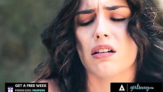 Bubble butt action with luring Scarlett Alexis and Chanel Camryn from Girls Way