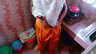 A Beautiful Desi Aunty Has a Hot Sex with a Young Man