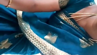 Tamil Aunty Showing All