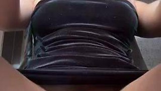 Amateur brunette double toying on webcam