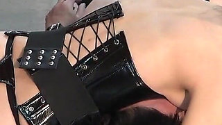 Investigator Captured by Dark Organization Female Boss Refuses to Confess Identity, Even After Repeated Facesitting and Biting