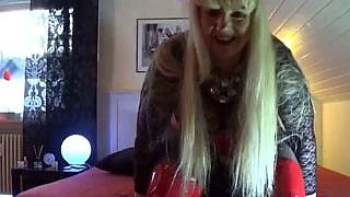 German Mistress Eva Hass face siting slave in tights