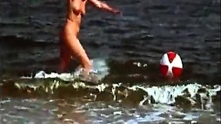 Deutsche Vintage-Nudisten am Strand - Sonnenfreunde 1980