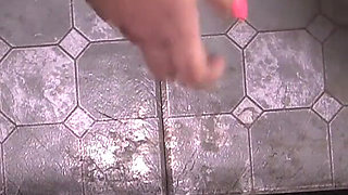 Peite amateur Lila first gloryhole POV