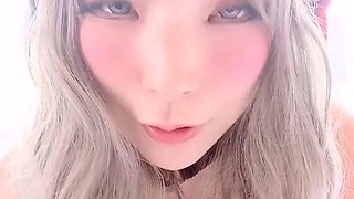 Japanese babe in schoolgirl uniform masturbates