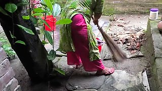 I see my aunty going to take a bath after I hugged and Fucking ass