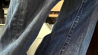 Amateur Foot Fetish Girlfriend Sucks and gives a Footjob