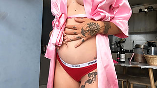 4 months pregnant gives me her delicious milk