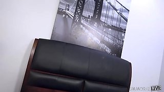 Scarlett Squirts For The Cam