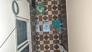 Saw the Neighbor's Sister-in-law Taking a Bath