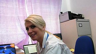 Amateur blonde fucking in stockings on video