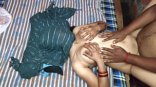 butyfull big boobs queen madu  deasi bhabi ne apne badye stan ka massage karay pme yar sa