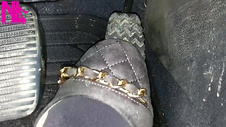 Revving in Grey Flats with Chains in Mp4format