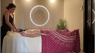 Oriental Massage With Hot Oils
