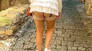 Lady Oups' Mini Skirt Too Short