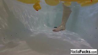 Nadia takes a bath with some rubber duckies