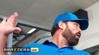 Brazzers - rhae forest and lucy lotus make Gi Joey’s workday sizzle with nonstop sexual perks at the sport