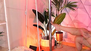 Close up MILF masturbation