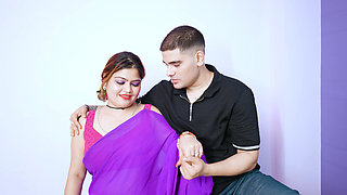 Bhabhi ke room me devar hila raha tha achnac bhabhi ne pakad liya hardcore sex