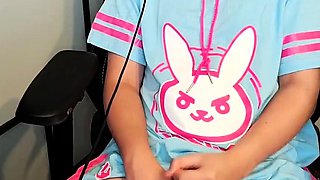 Brunette Tranny jerking in hard dick in solo Webcam