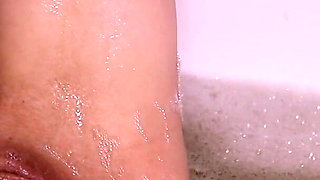 Bubble Bath Playtime: Pee, Queefs & Pussy Fountain