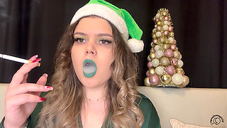 Seductive Elf Smoking Green Lipstick Cig Puffs