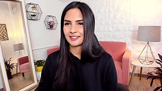 Camgirl, bubble butt, big lips