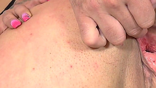 Huge Gaping of the Big Pussy of the Eccentric MILF Lucci Nail