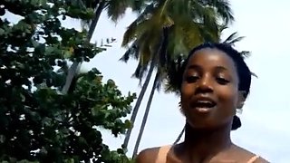 Public Flashing Of Big Natural Tits In The Moment Of Escape