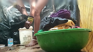 Bhabhi Ka Aaj Nahate Hue Video Banaa Liya