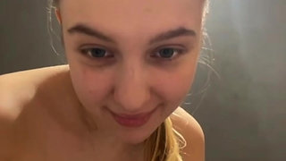 Jucielussie Masturbating in the gym