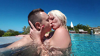 Zazie Skymm Underwater Fuck and Facial