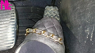Revving in Grey Flats with Chains in Mp4format
