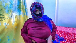 Arab Hotel BBW Maid Was Horny in Saudi Arabia & I See Her Big Ass & Big Tits & Start Masturbat