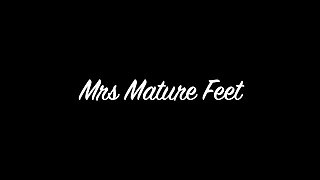 Mrs Mature Feet Playing in the Shower 484