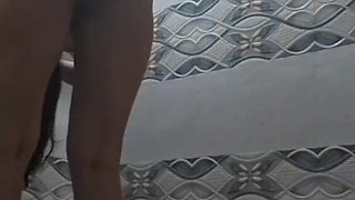 Desi Bhabhi Bathroom Me Naha Rahi H.