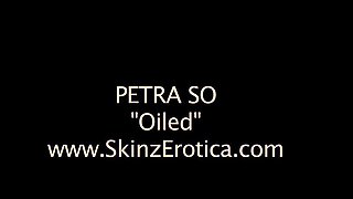 Amateur webcam girl masturbate big dildo