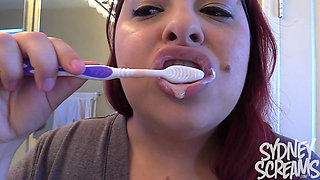 Brushing & Polishing My Pearly Whites - HD Wmv