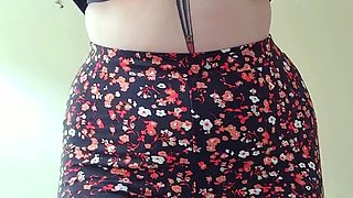 Big boob brunette masturbates on webcam