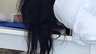 Doutora Jennyfer Resolve Problema De Erecao Durante Exame!